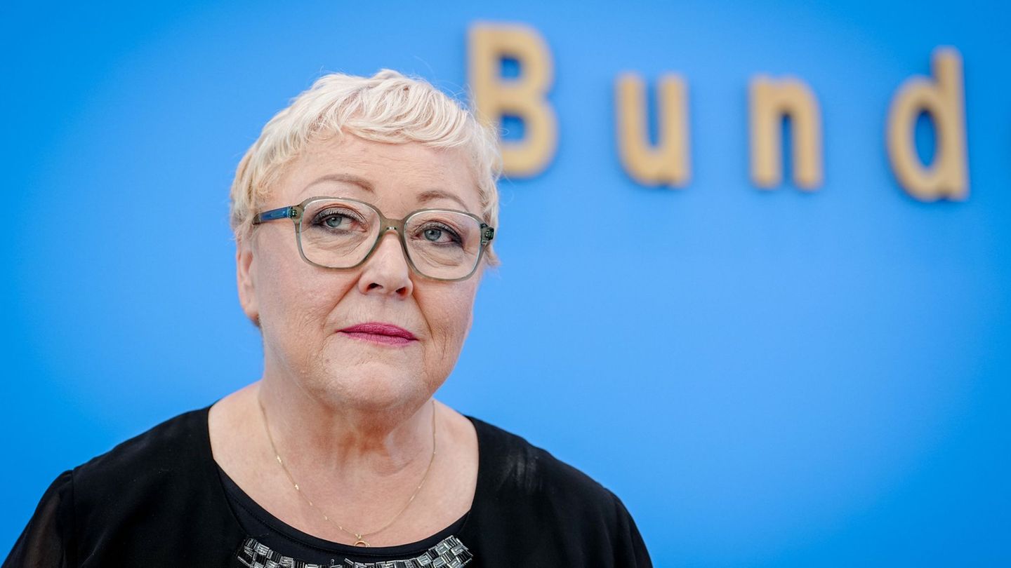 35 Jahre Deutsche Einheit: SED-Opferbeauftragte: Wissen über DDR als Diktatur stärken