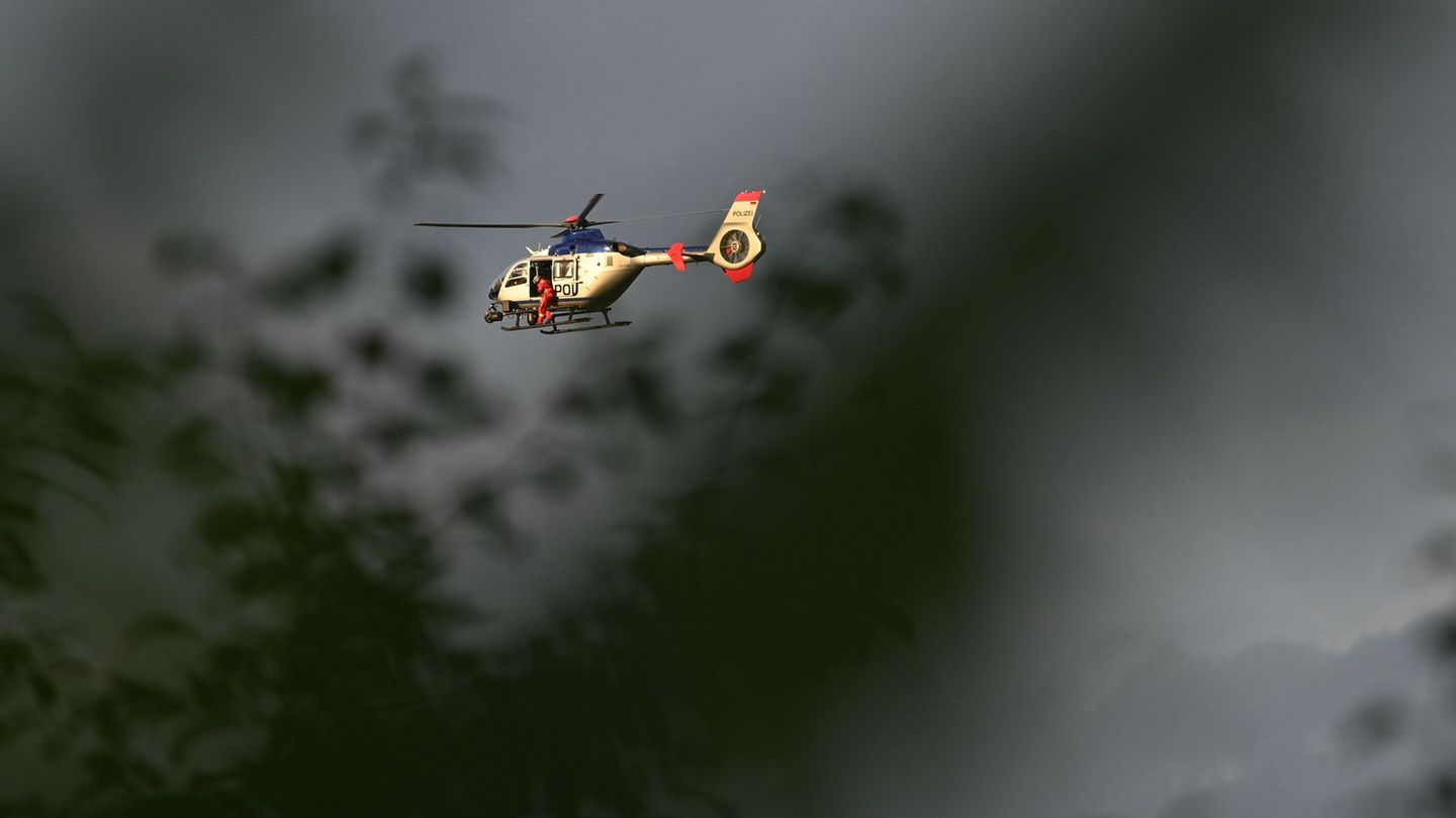 Notfälle: Helikopter-Absturz bei Grimma: Suche nach drittem Soldaten