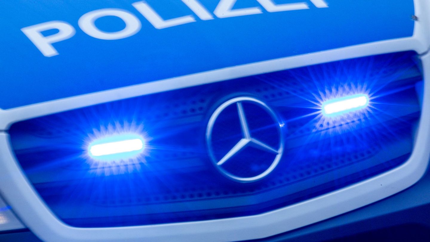 Bei Überholvorgang: Motorradfahrer bei Zusammenstoß mit Auto tödlich verletzt