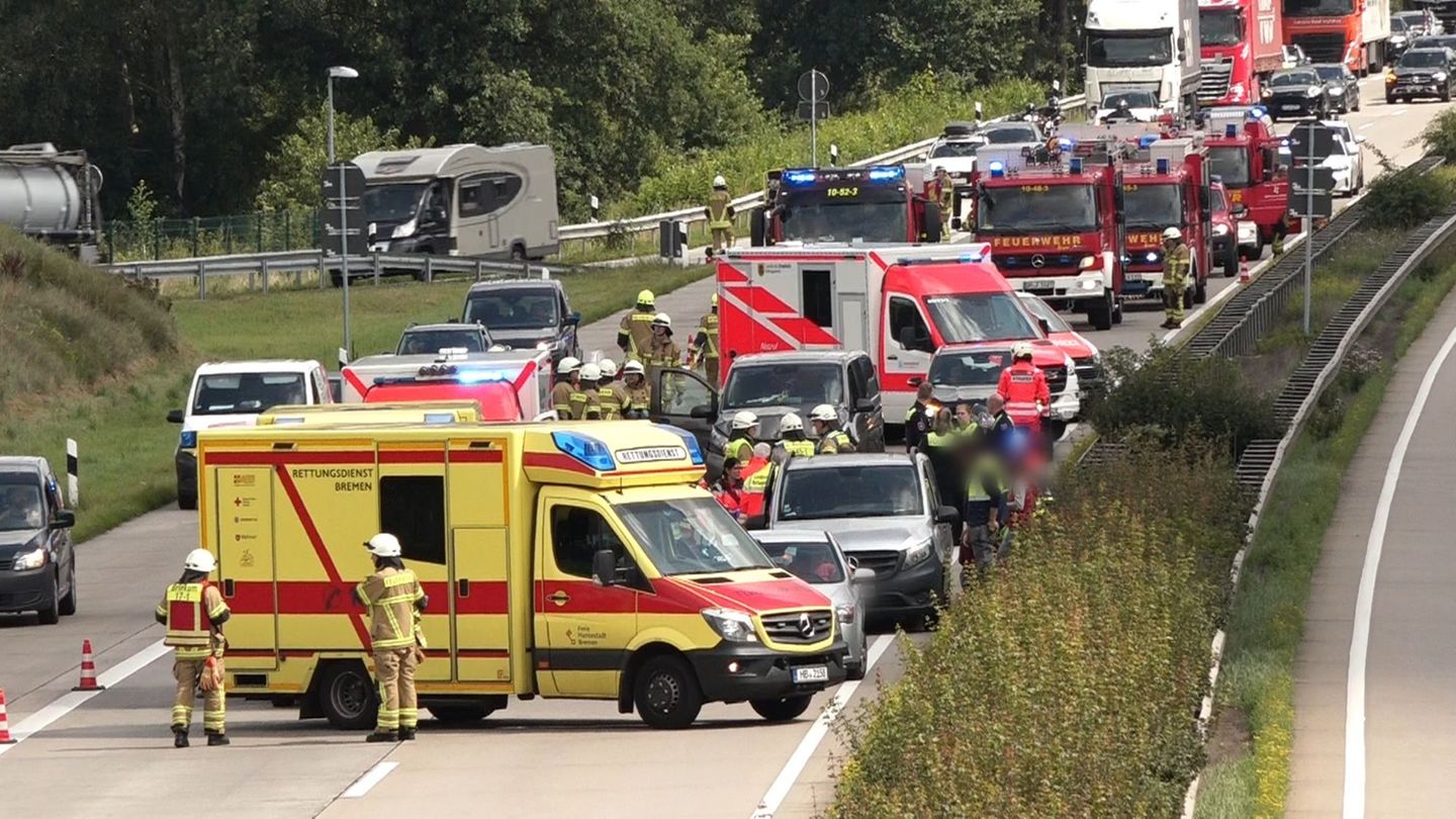Stuhr: Auffahrunfall mit drei Verletzen auf A1 sorgt für Sperrung