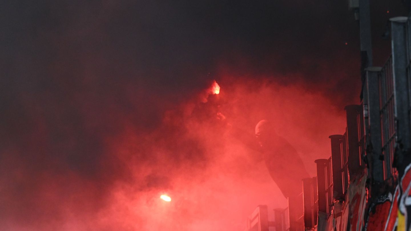 Gefahr in Fußballstadien: Eintracht-Vizepräsident verteidigt Umgang mit Pyrotechnik