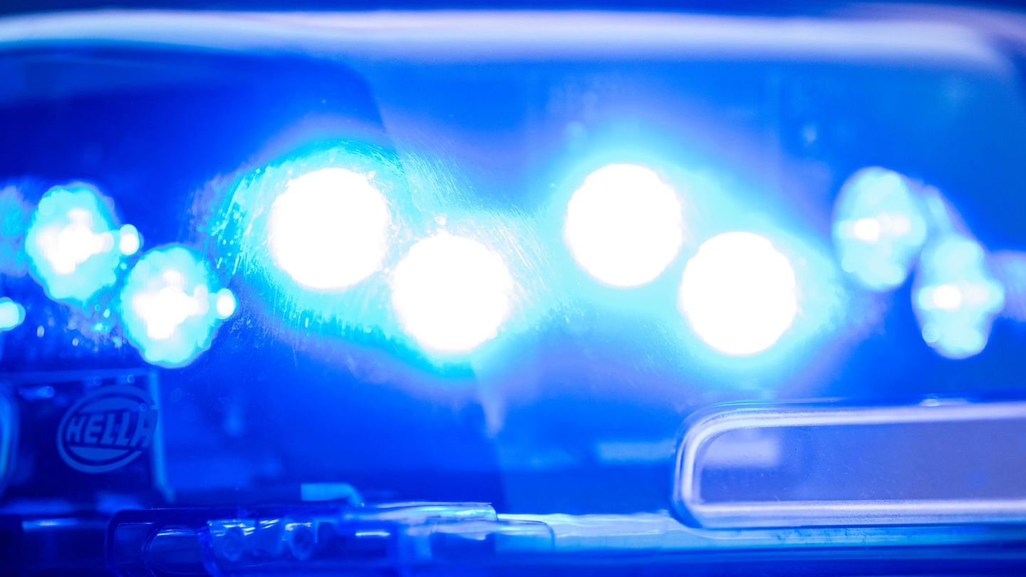 Autounfall: Autofahrerin nach Frontalzusammenstoß gestorben