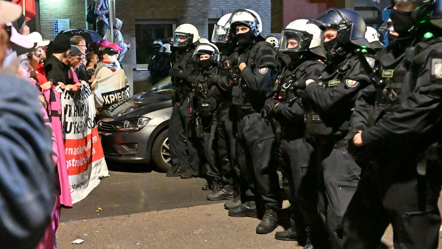 Anti-Kriegs-Marsch am Samstag: Kölner Polizei und Demonstranten machen sich Vorwürfe