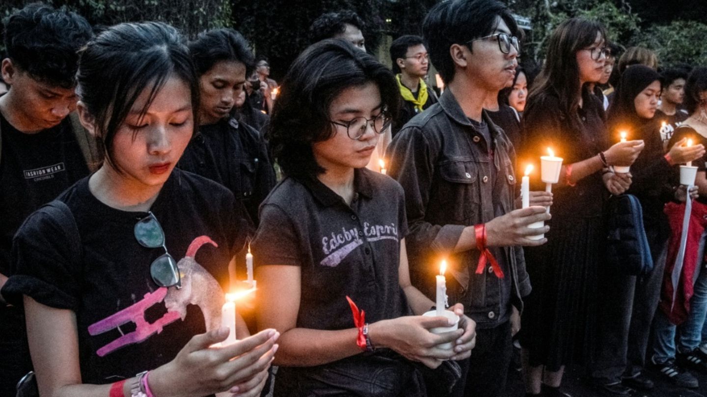 Aktivisten: Mindestens zehn Tote und 900 Verletzte bei Protesten in Indonesien