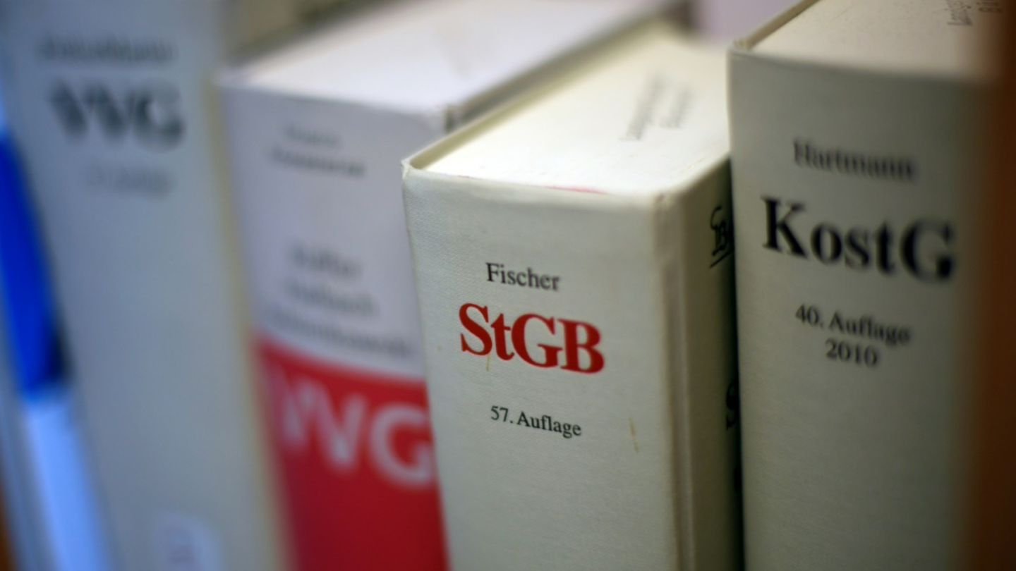Illegale Behandlungen mit Hyaluron-Spritzen: Gut drei Jahre Haft für Frau in Hamburg