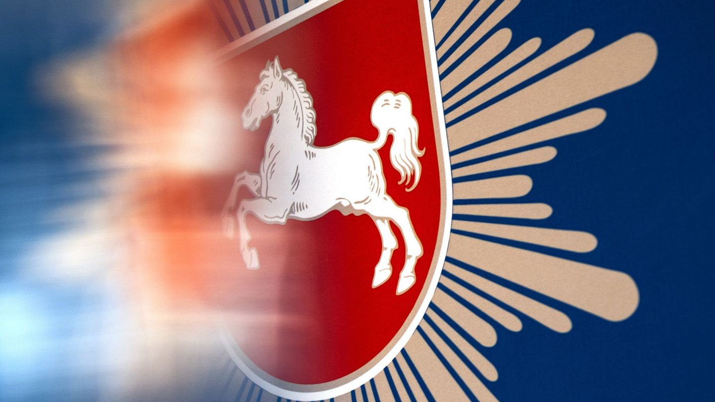 Dursuchung: Rassistische Chatgruppe: Handys von Polizisten beschlagnahmt