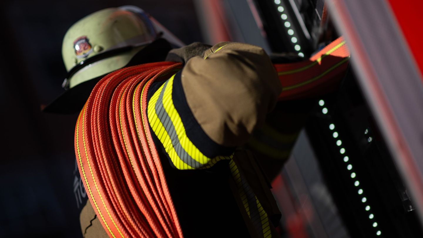 Feuer: Mehrere Verletzte bei Brand im Mehrfamilienhaus