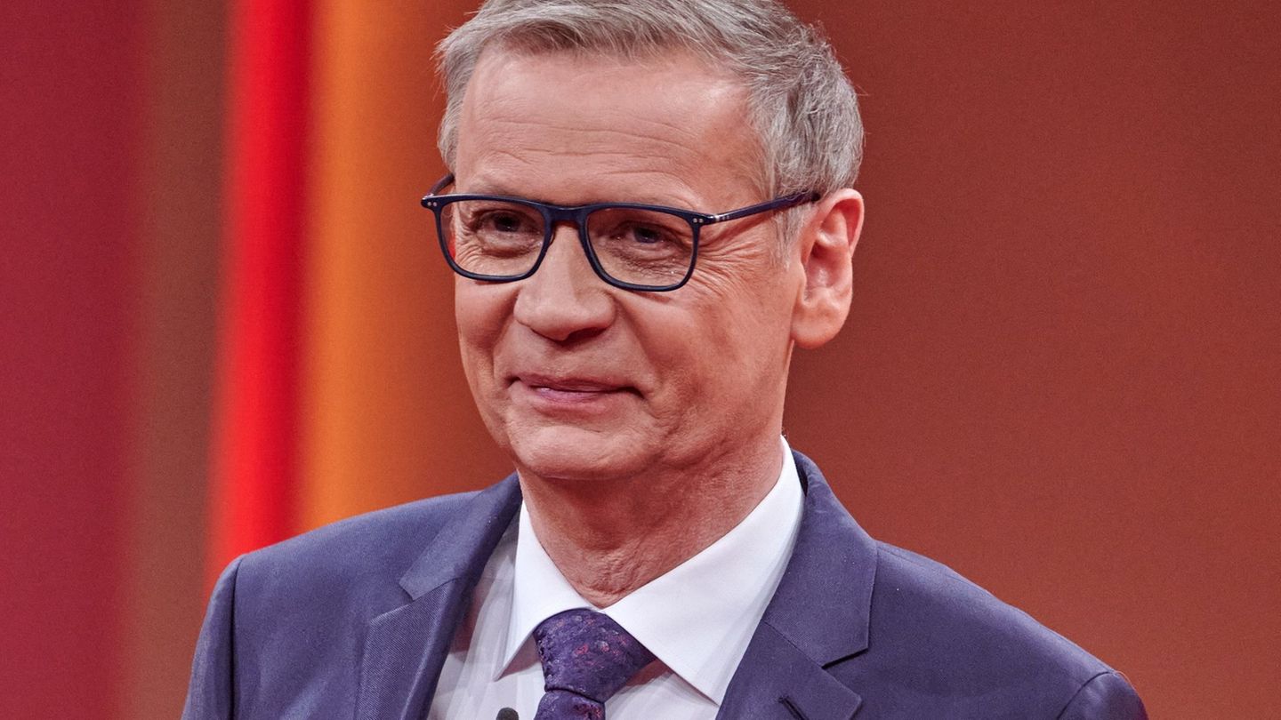 Quizshow: „Mit dem Fuß umgeknickt“: Günther Jauch kommt auf Krücken