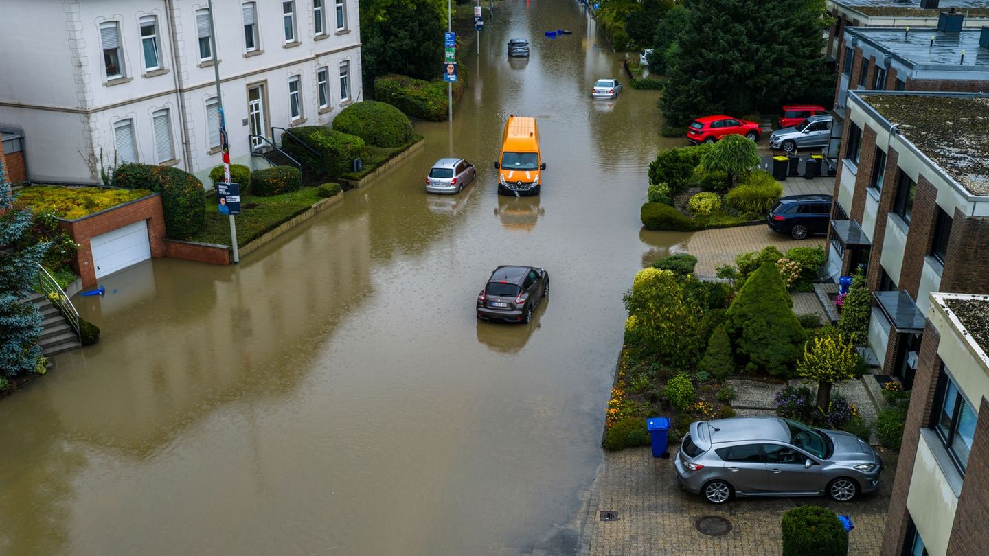 Starkregen: Hausbewohner in Willich vorsorglich in Sicherheit gebracht