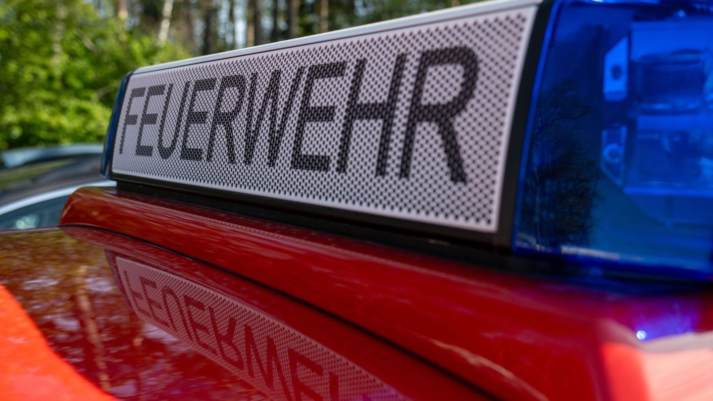 Feuerwehreinsatz: Lastwagen brennt auf A9 – Sperrung in Richtung München