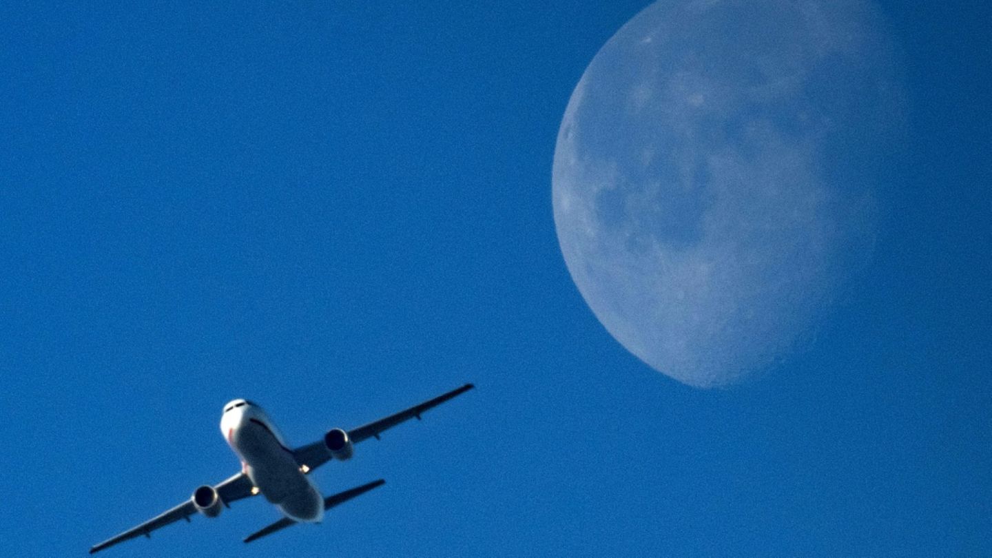 Flug wegen verspäteter Bahn verpasst: Gericht weist Forderung nach Schadenersatz ab