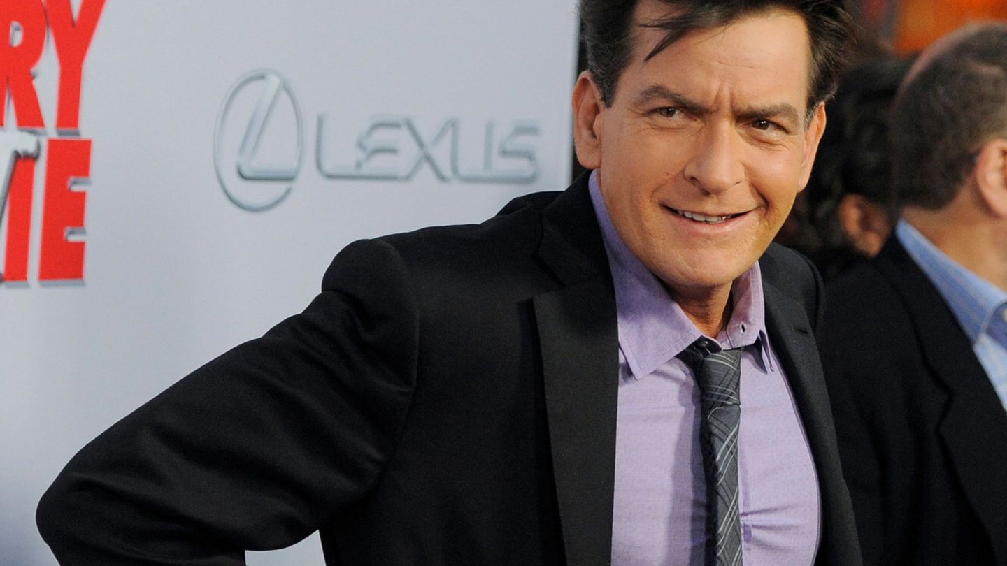 Leute: Charlie Sheen über seine Tattoos: „diese Scheißdinger“