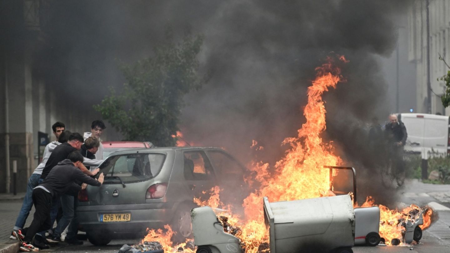 Massenproteste in Frankreich zum Amtsantritt von neuem Regierungschef