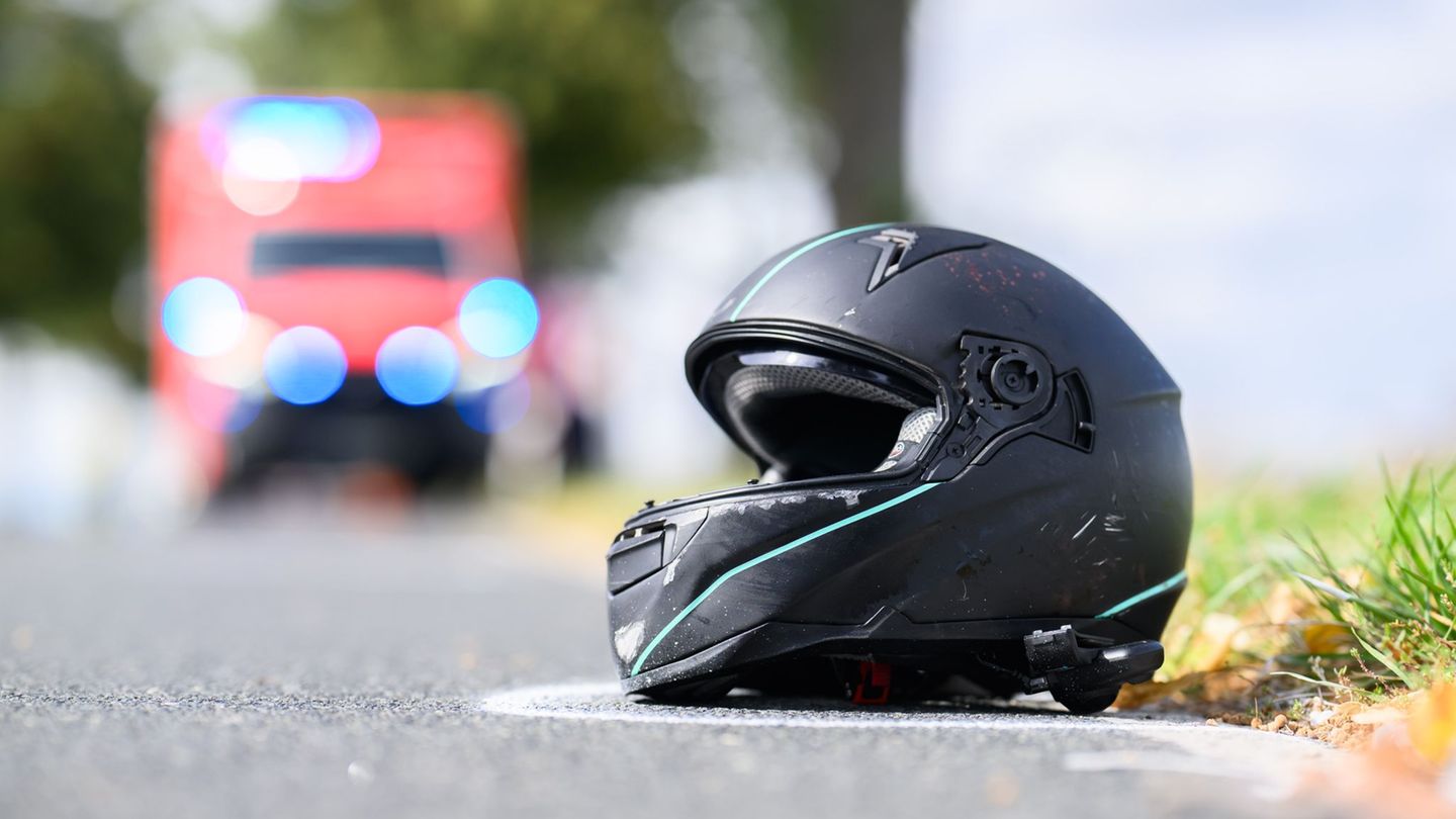 Verkehr: Motorradfahrer stirbt bei Zusammenstoß in Achim