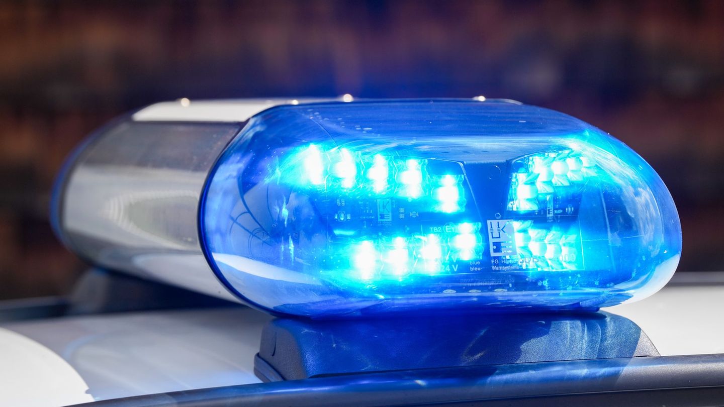 Unfall: Autofahrer übersieht Motorroller – Mann schwer verletzt