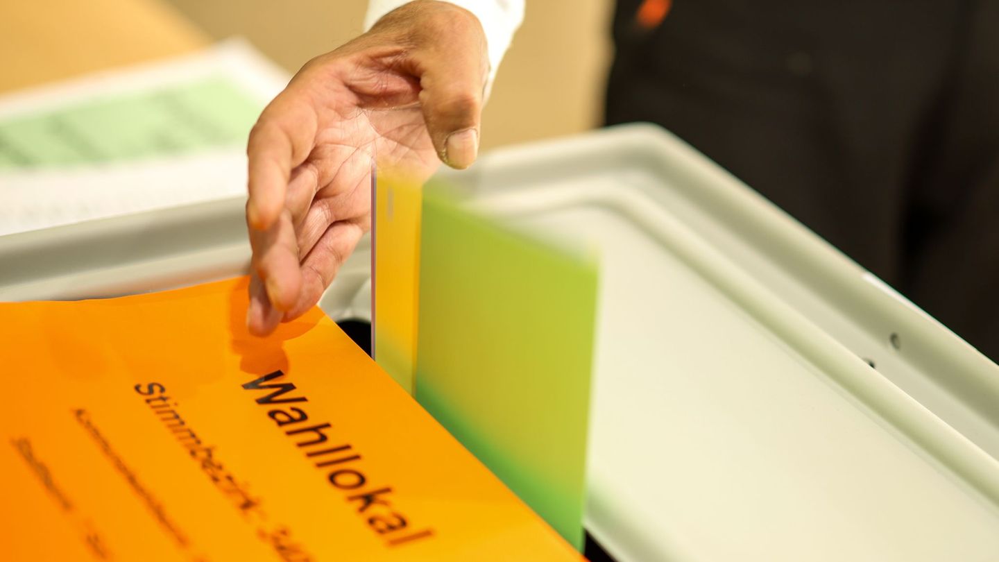Panne in Ubbedissen: Stimmzettel fehlt – Wahlteam besucht Bielefelder zu Hause