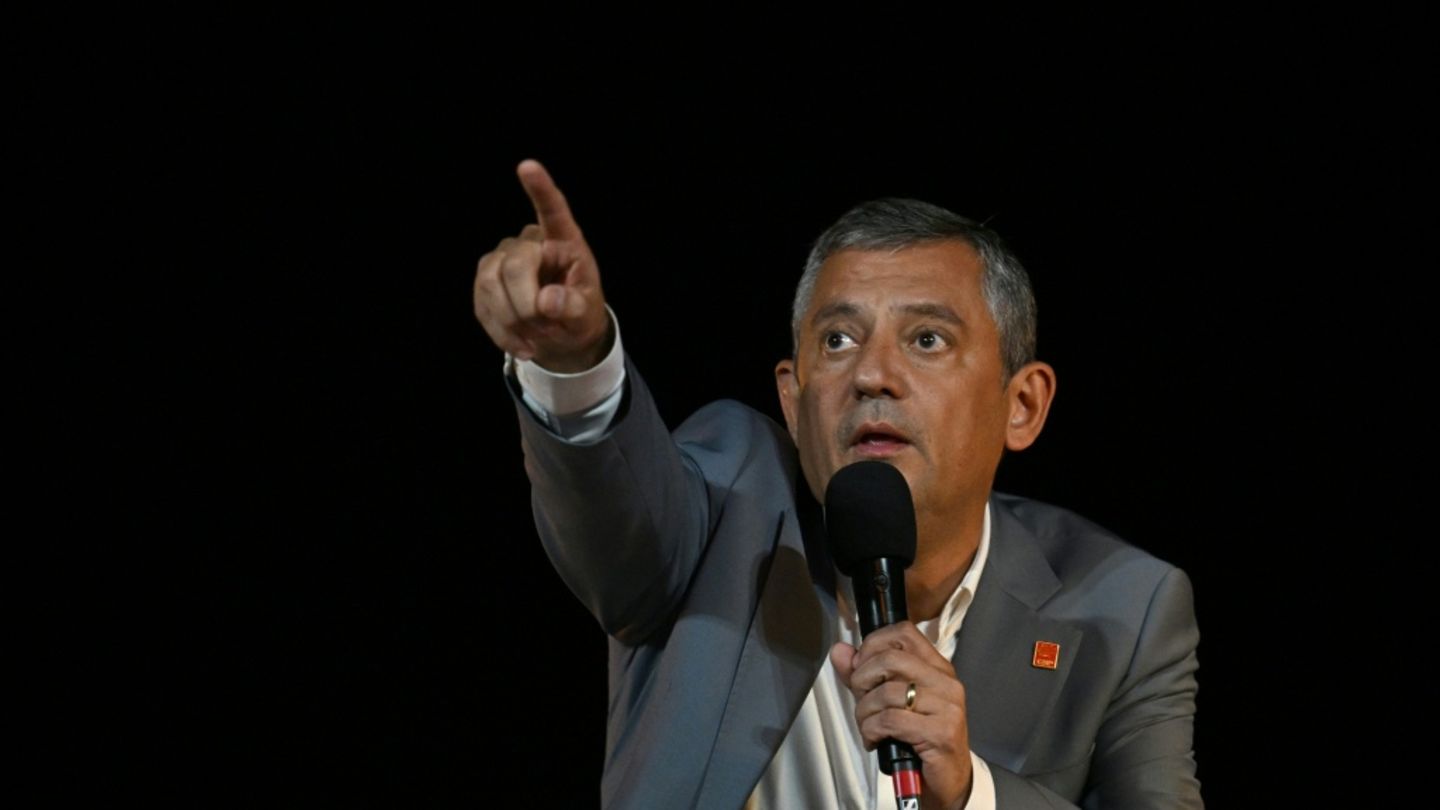Weitere Gerichtsverhandlung gegen CHP in der Türkei: Parteichef droht Absetzung
