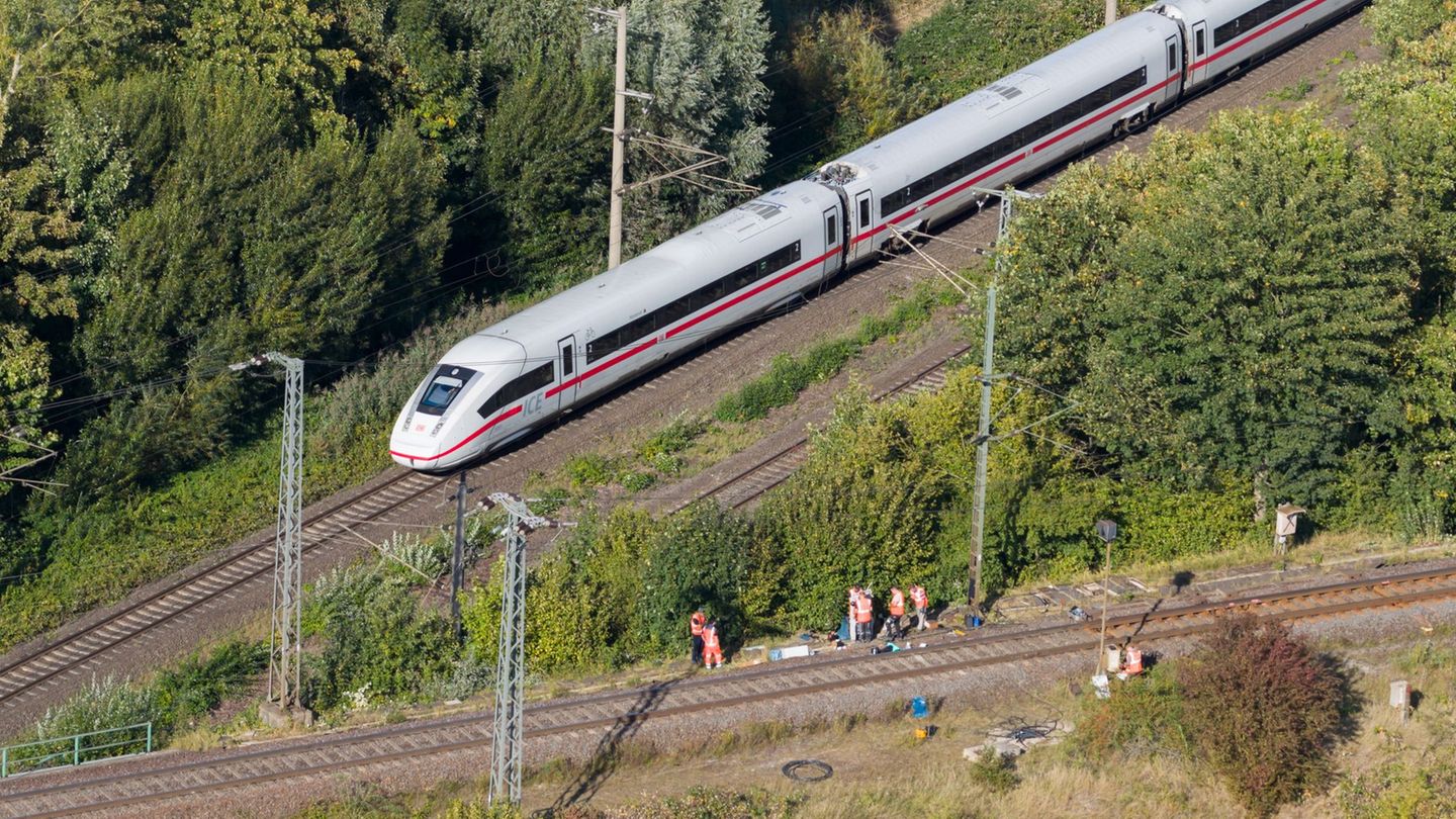Zugverkehr: Staatsschutz ermittelt nach Brandstiftung an Bahnstrecke