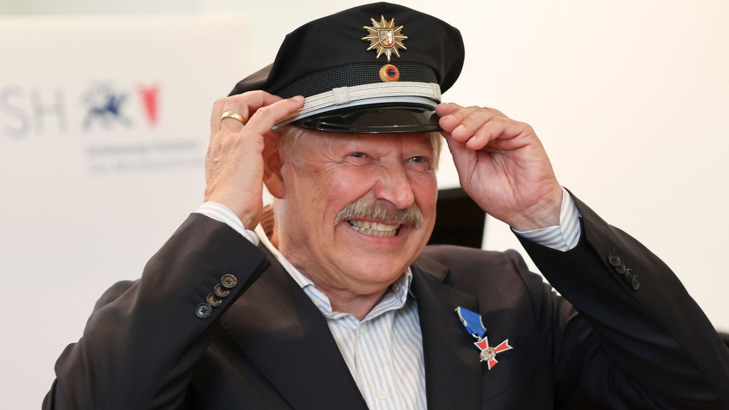 Ehre für „Tatort“-Kommissar: Axel Milberg zum Ehrenkommissar in Kiel ernannt