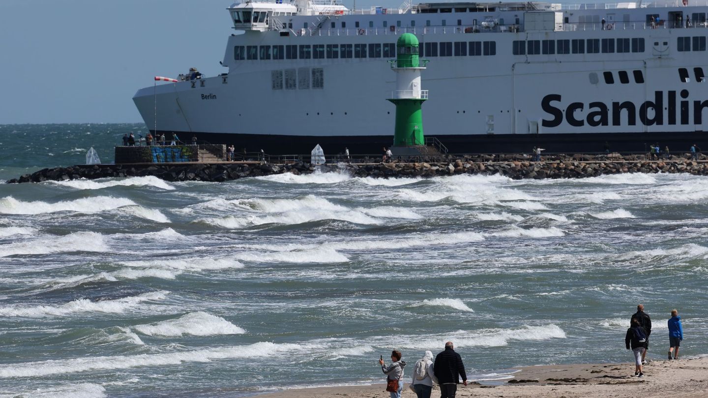 Fährverkehr: Sturm stoppt Fährverkehr auf der Ostsee