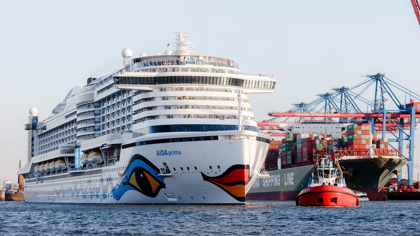 Unwetter: Kreuzfahrtschiff hängt wegen Unwetters in Hamburg fest