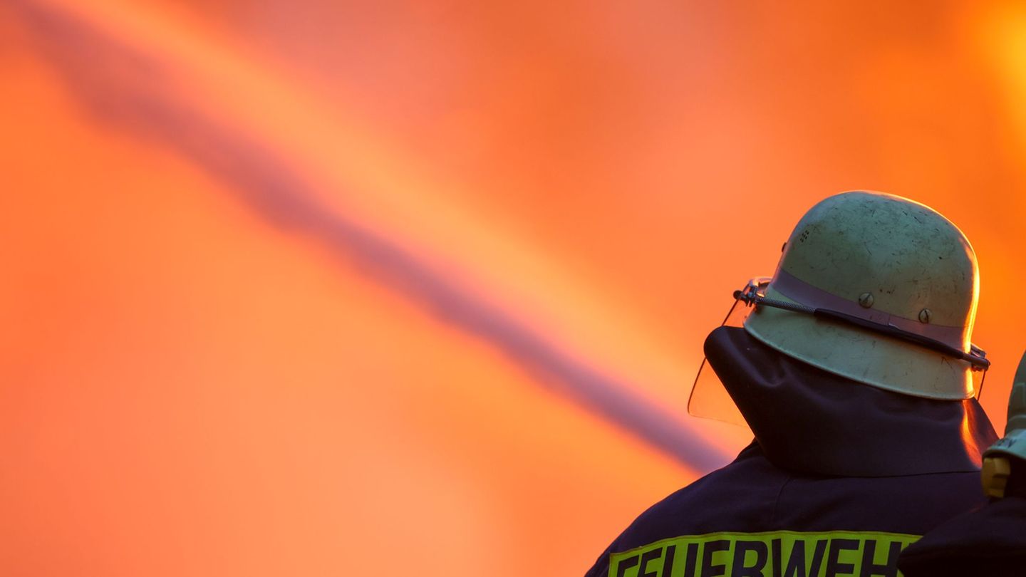 Verkehrsunfall: Vollsperrung nach Lkw-Brand auf A3