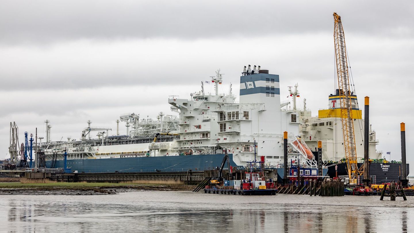Energieversorgung: Brunsbütteler LNG-Spezialschiff wird in Dänemark umgerüstet