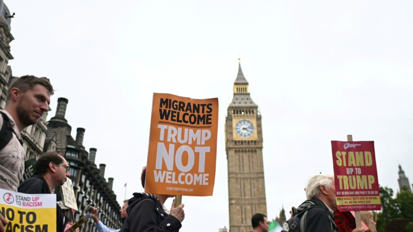 Trump auf Staatsbesuch in Großbritannien: Königlicher Empfang und Proteste