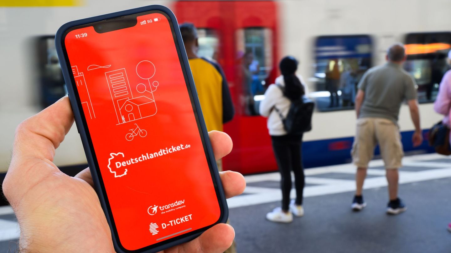 Öffentlicher Nahverkehr: Verkehrsminister: D-Ticket muss bezahlbar bleiben