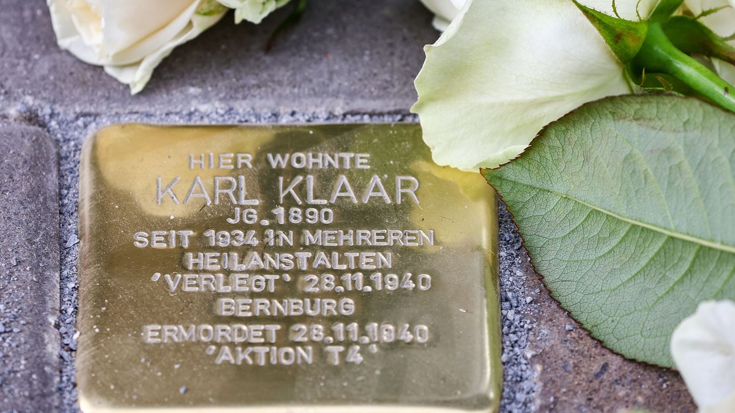 Opfer des Nationalsozialismus: Beschädigte Stolpersteine: „Erinnerungskultur unter Druck“