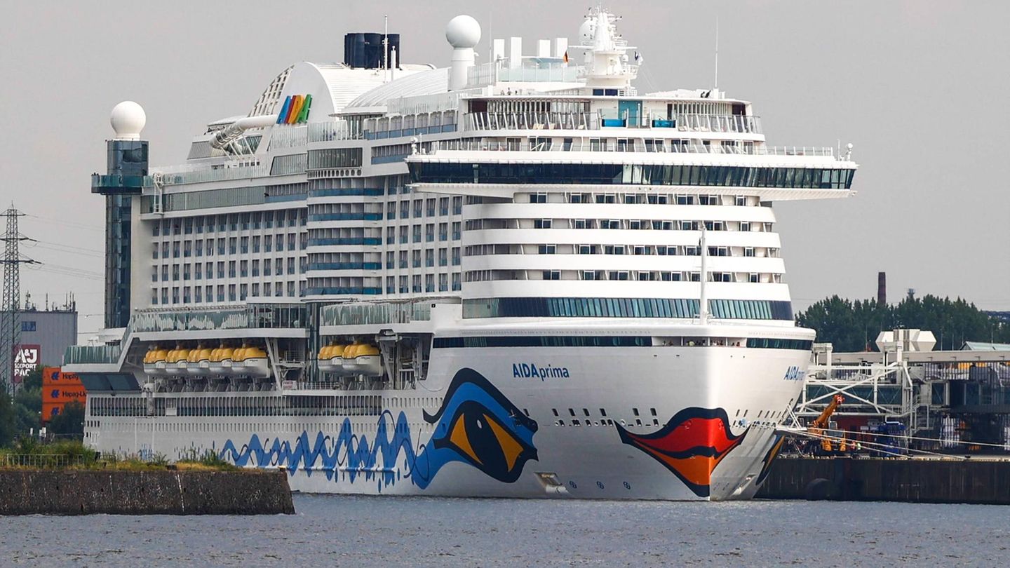 Kreuzfahrt: Aida-Schiff muss wegen des Sturms länger in Hamburg bleiben