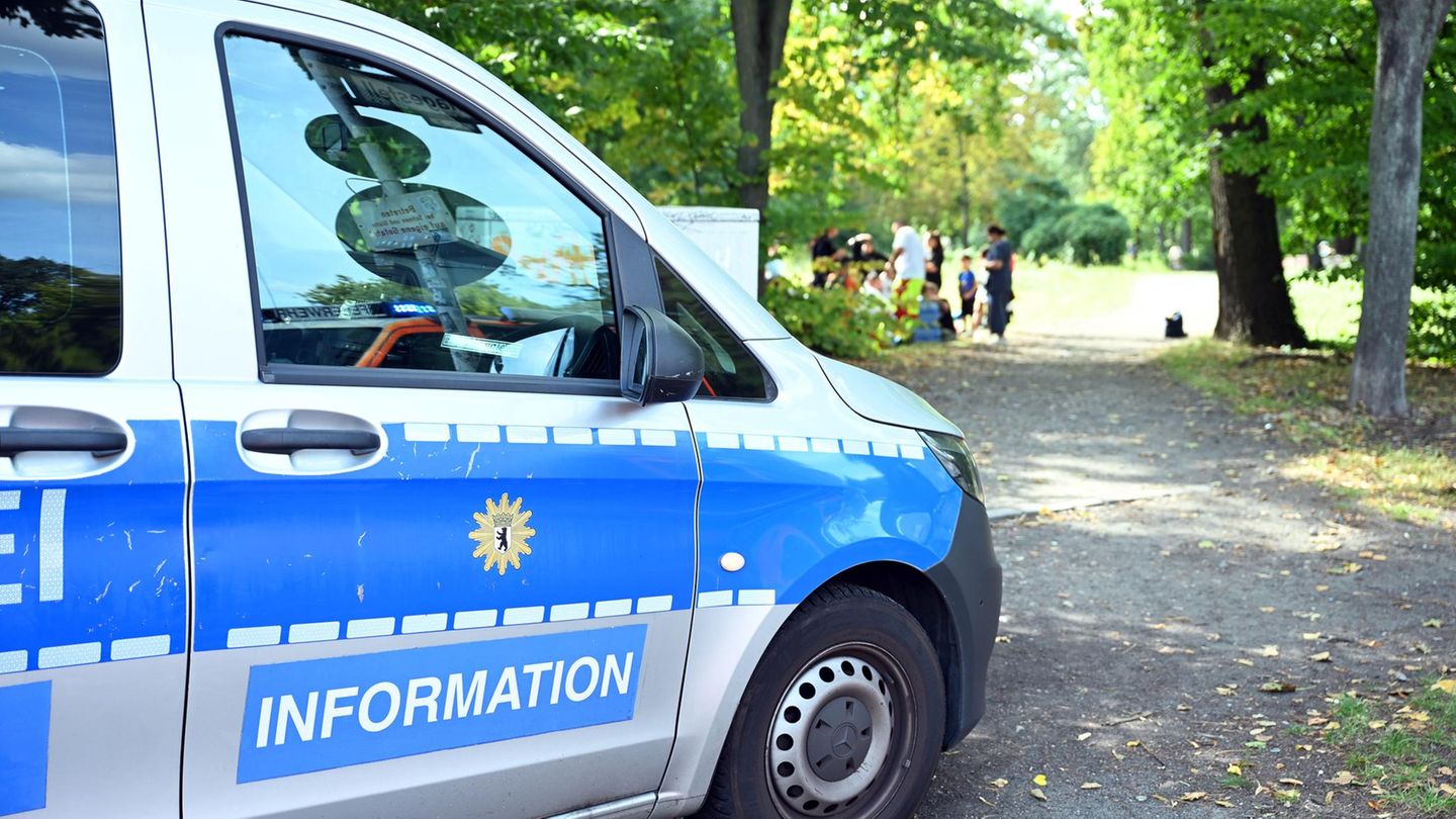 Berlin: Auto fährt in Menschengruppe – mehrere Verletzte, darunter Kinder