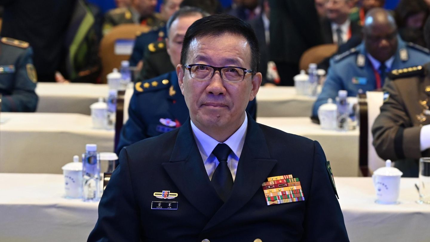 Verteidigungsminister: China sieht die Welt an Kreuzung von „Krieg und Frieden“