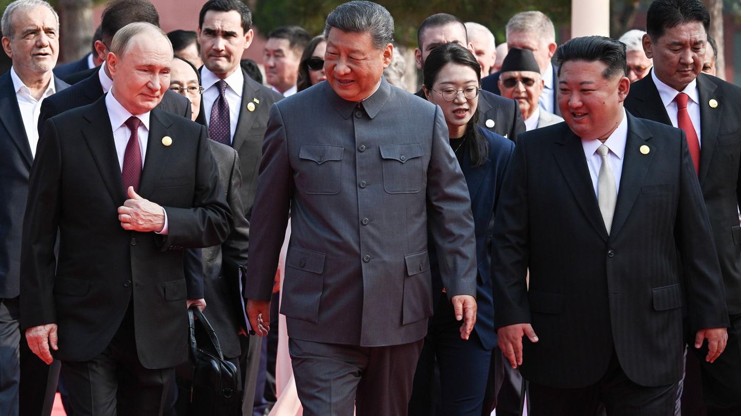 China: Xi feiert mit Kim und Putin gigantische Militärparade in Peking – die Bilder