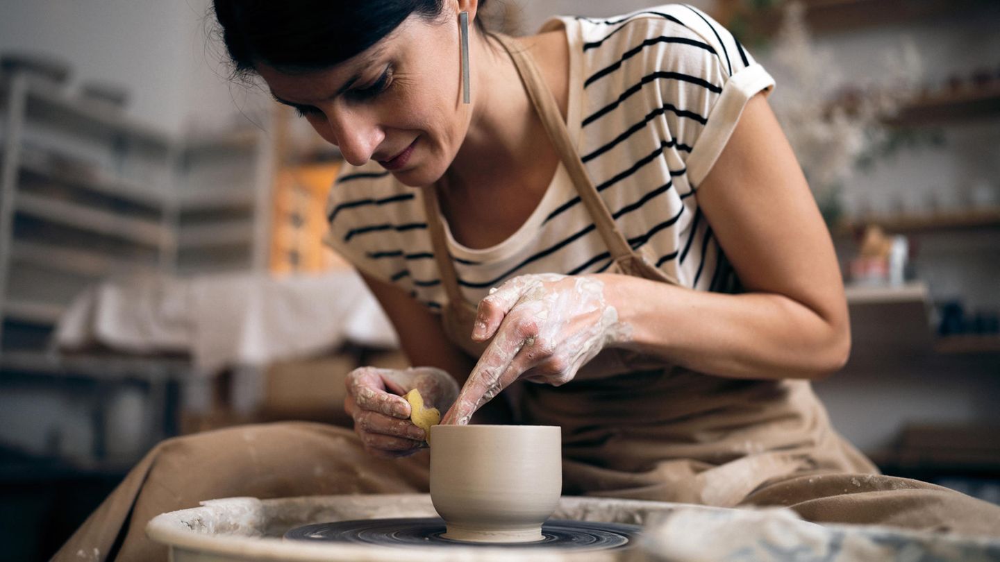 Hobby: Zu Hause töpfern: Das sind die wichtigsten Schritte ohne Brennofen