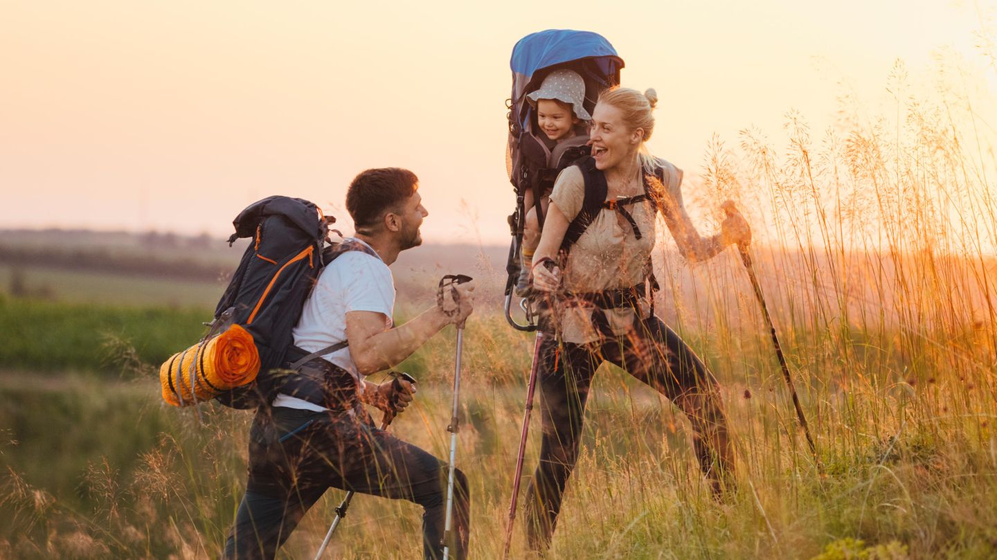 Wanderurlaub: Mit Kind und Kraxe durch die Berge: Praktische Tipps für entspanntes Trekking