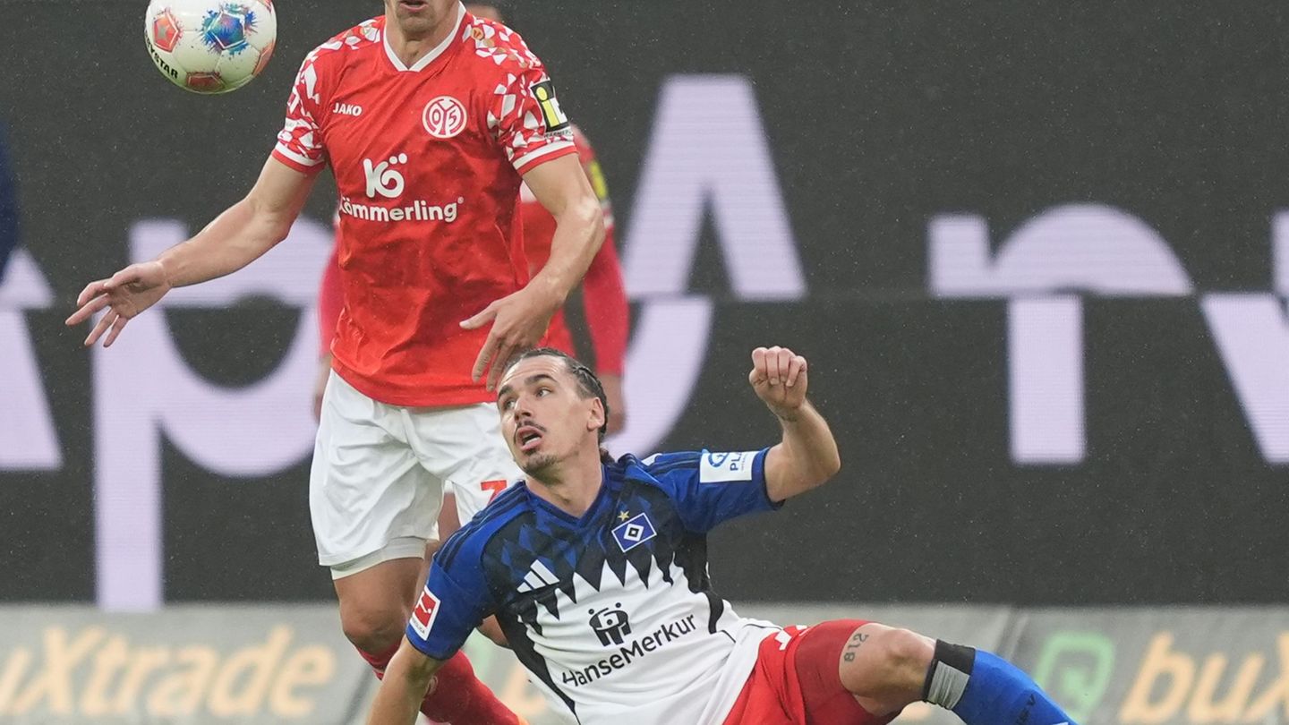 Fußball-Bundesliga: 4:0-Heimsieg: Starker HSV überrollt Mainz 05