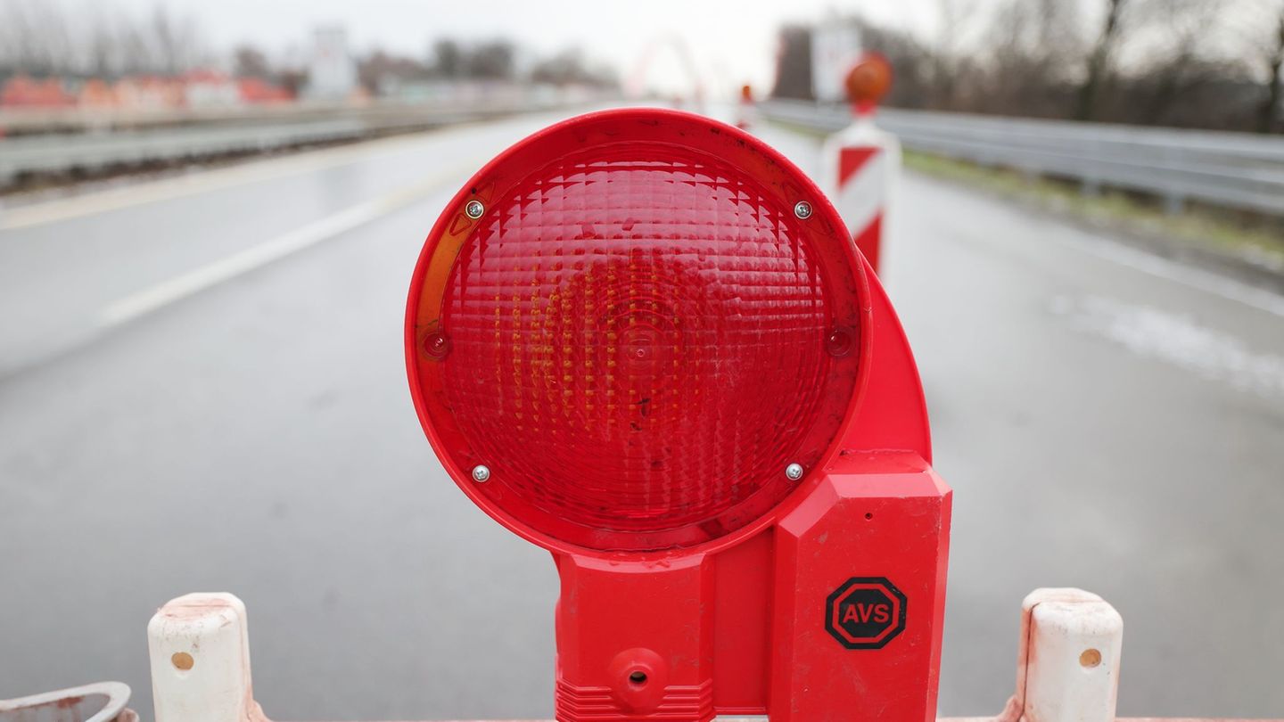 Autobahn: A42: Sperrung bei Kamp-Lintfort wird am Abend aufgehoben