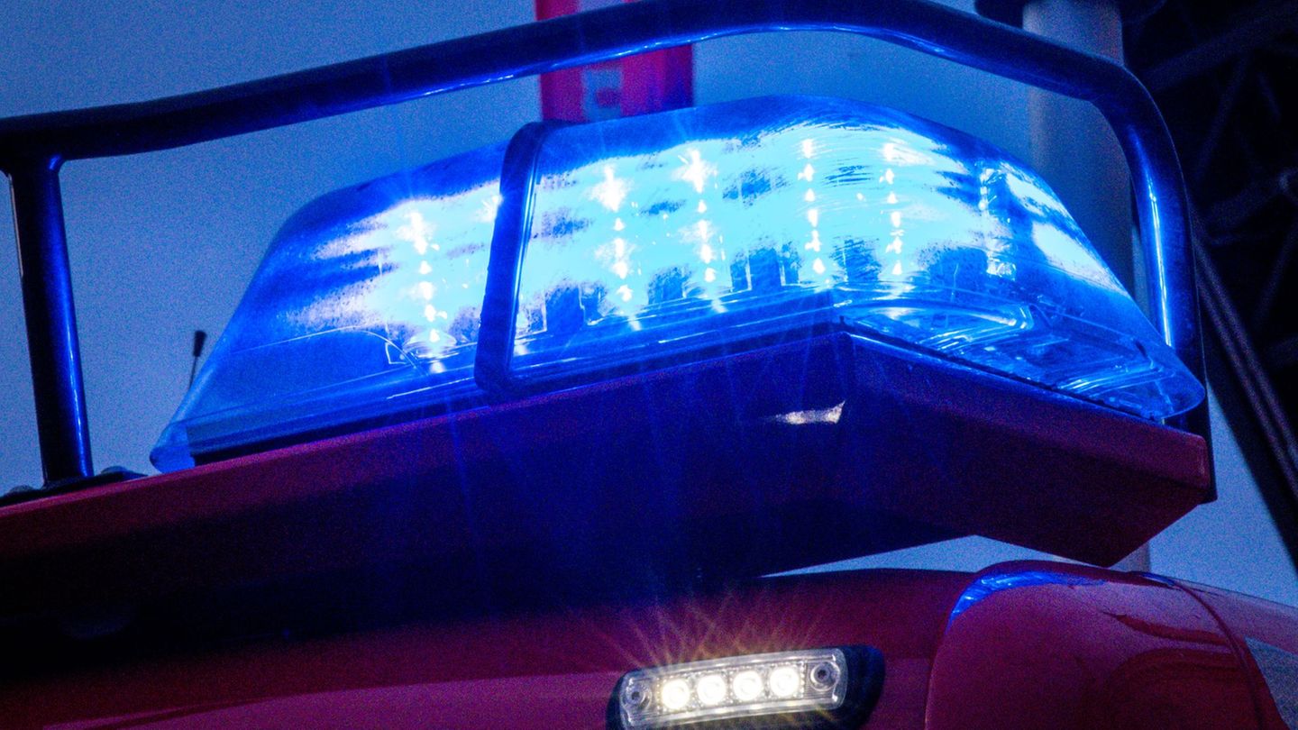 Ermittlungen laufen: Feuer in Autowerkstatt – Wohnhaus vor Flammen gerettet