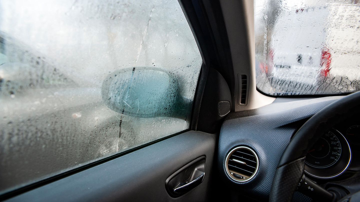 Luftentfeuchter: Beschlagene Scheiben? So mindern Sie Feuchtigkeit und Schimmel im Auto